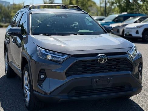 Used 2022 Toyota RAV4 XLE Premium AWD/4WD image 7