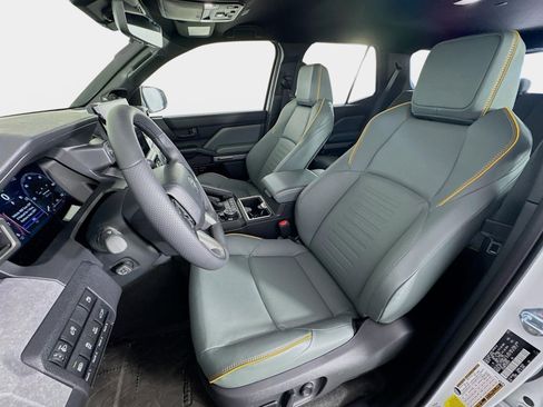 Used 2025 Toyota 4Runner Trailhunter image 12