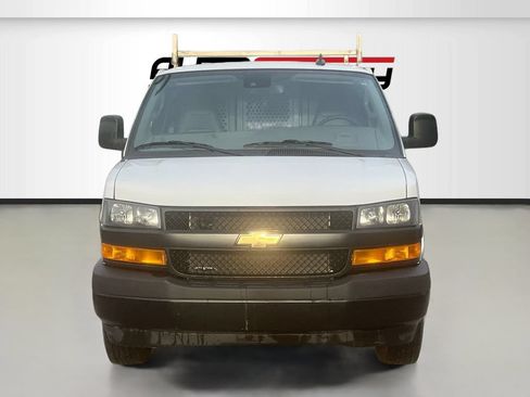 Used 2024 Chevrolet Express 2500 RWD image 2