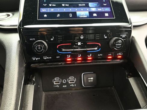 Used 2023 Jeep Grand Cherokee L Laredo RWD image 15