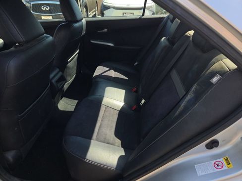 Used 2012 Toyota Camry SE w/ Leather Pkg FWD image 11