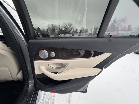 Used 2017 Mercedes-Benz E 300 4MATIC image 27