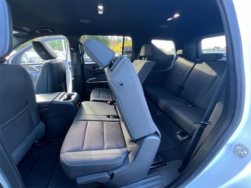 Used 2024 Chevrolet Traverse LT image 13