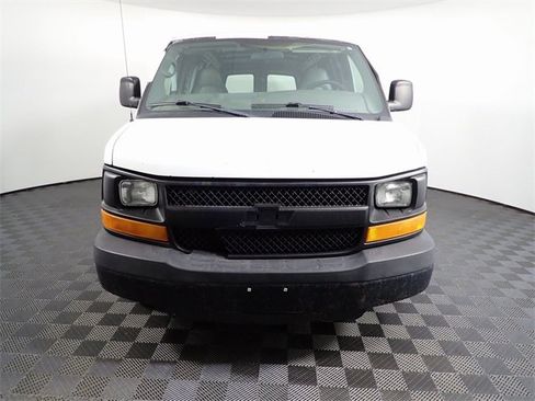 Used 2009 Chevrolet Express 1500 image 3