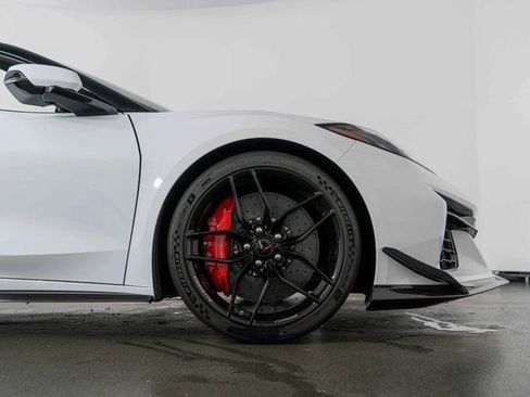 Used 2025 Chevrolet Corvette Z06 w/ Z07 Performance Package image 11