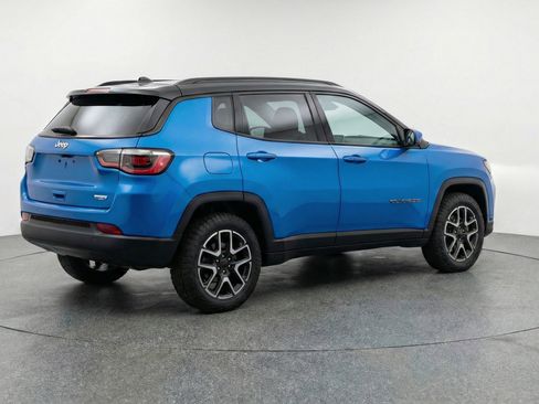 Used 2025 Jeep Compass Trailhawk image 9