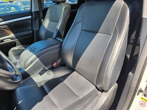 Used 2015 Toyota Highlander XLE AWD/4WD image 23
