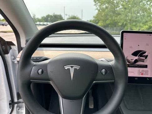 Used 2022 Tesla Model Y Long Range AWD/4WD image 11