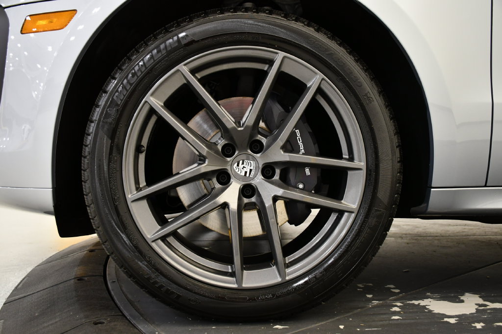 Certified 2026 Porsche Macan Turbo AWD/4WD image 16