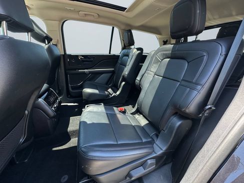 Used 2024 Lincoln Aviator Reserve AWD/4WD image 13