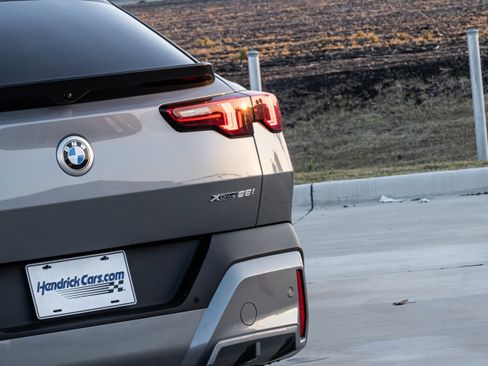 Certified 2025 BMW X2 xDrive28i w/ Premium Package image 8