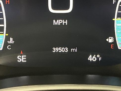 Certified 2024 Chrysler Pacifica Touring-L image 6