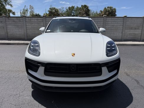 Certified 2025 Porsche Macan AWD/4WD image 12