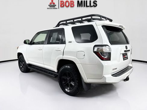 Used 2021 Toyota 4Runner SR5 Premium w/ Moonroof Package AWD/4WD image 5