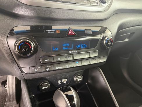 Used 2016 Hyundai Tucson Limited w/ Option Group 03 FWD image 17