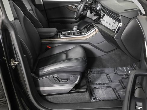 Used 2022 Audi Q8 Premium image 46