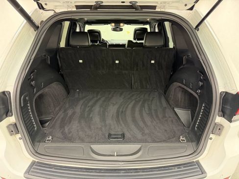 Used 2019 Jeep Grand Cherokee Altitude AWD/4WD image 5