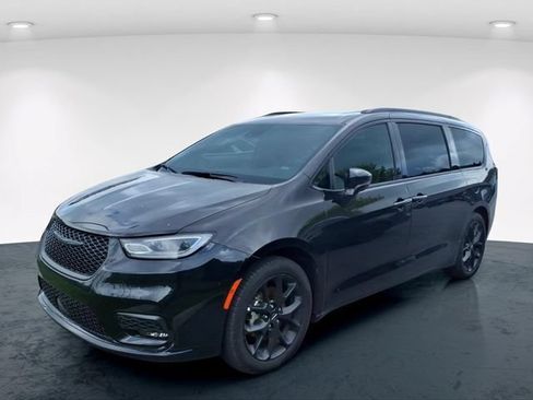 Used 2025 Chrysler Pacifica Limited FWD image 2