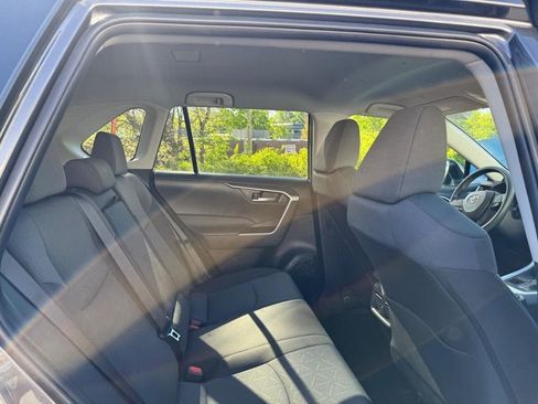 Used 2025 Toyota RAV4 XLE AWD/4WD image 14
