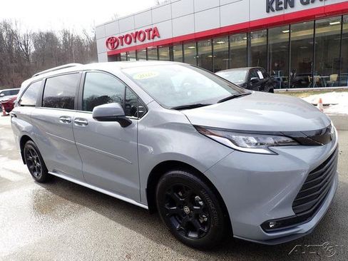 Certified 2026 Toyota Sienna XLE Woodland Edition image 1