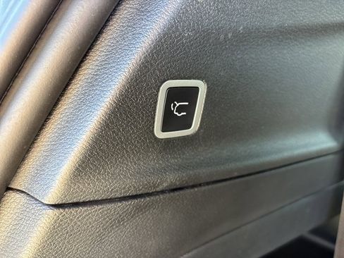 Used 2024 Chrysler Pacifica Touring-L w/ S Appearance Package image 8