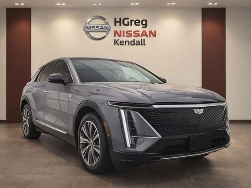 Used 2024 Cadillac Lyriq Luxury AWD/4WD image 3