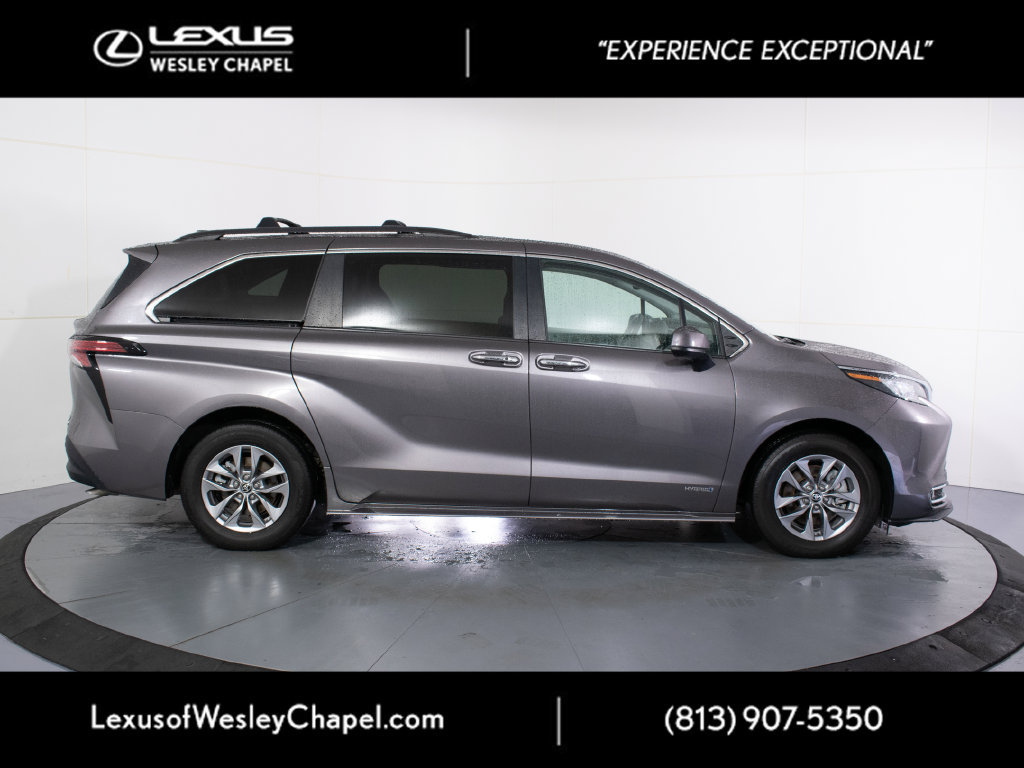 Used 2021 Toyota Sienna XLE w/ XLE Plus Package AWD/4WD image 2