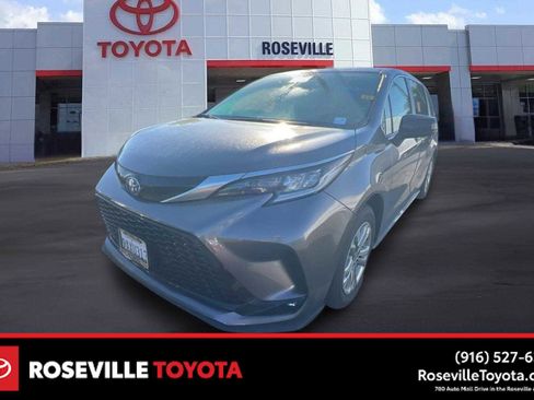 Used 2022 Toyota Sienna XSE w/ XSE Plus Package AWD/4WD image 1