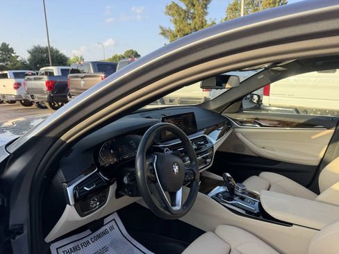 Used 2020 BMW 530i w/ Convenience Package RWD image 6