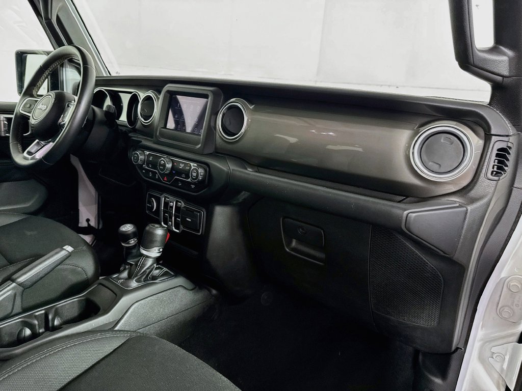 Used 2019 Jeep Wrangler Unlimited Sahara AWD/4WD image 35