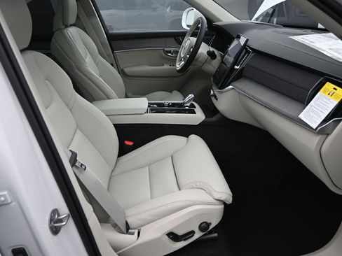 New 2026 Volvo XC90 B6 Ultra image 37