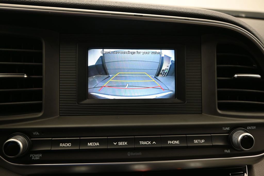 Used 2020 Hyundai Elantra SE FWD image 17