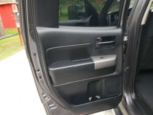 Used 2011 Toyota Tundra 4x4 Double Cab image 23