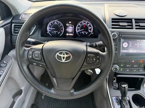 Used 2016 Toyota Camry LE FWD image 13