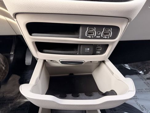Used 2022 Chrysler Pacifica Touring-L image 23