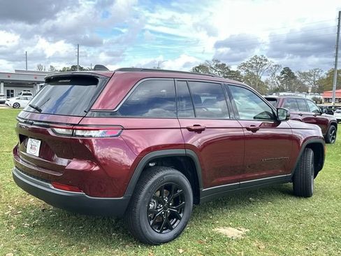New 2026 Jeep Grand Cherokee Altitude AWD/4WD image 11