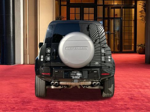 Used 2023 Land Rover Defender 110 V8 image 11