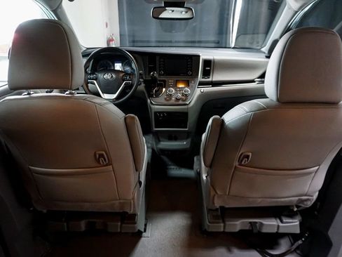 Used 2019 Toyota Sienna XLE Premium FWD image 78