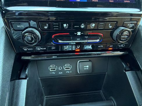 Used 2025 Jeep Grand Cherokee L Summit w/ Rear Seat Video Group I AWD/4WD image 37