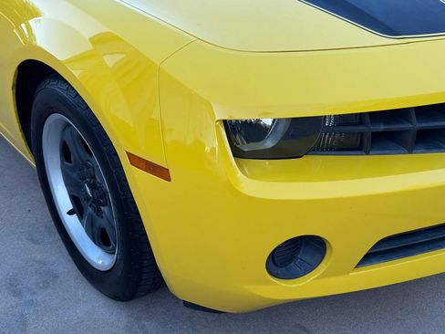 Used 2013 Chevrolet Camaro LS RWD image 31