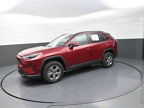 Used 2025 Toyota RAV4 XLE AWD/4WD image 36