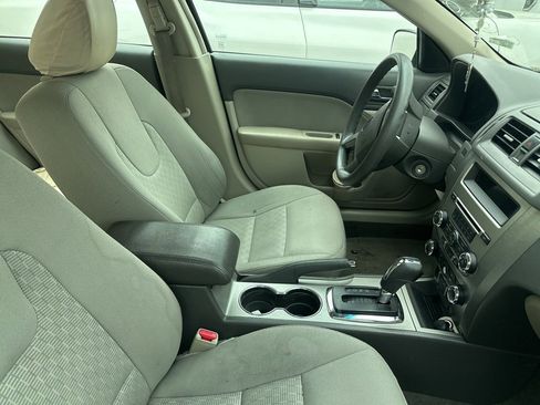 Used 2010 Ford Fusion SE image 2