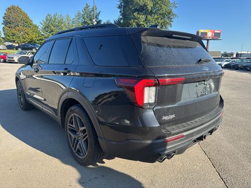 Used 2025 Ford Explorer ST AWD/4WD image 5
