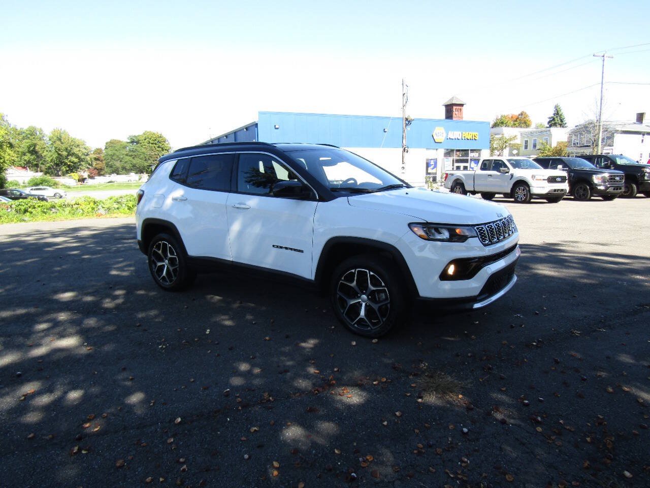 Used 2024 Jeep Compass Limited AWD/4WD image 9
