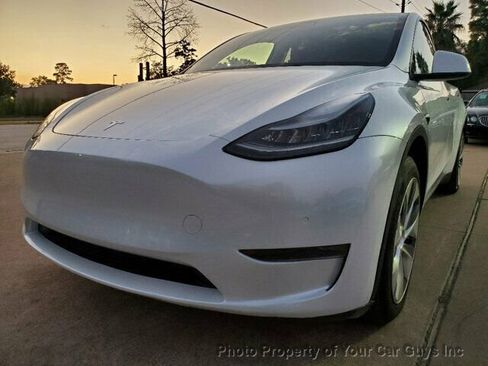 Used 2021 Tesla Model Y Long Range image 3