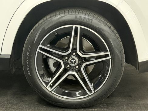 Used 2024 Mercedes-Benz GLS 450 4MATIC image 17