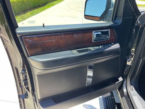 Used 2016 Lincoln Navigator L Select AWD/4WD image 33