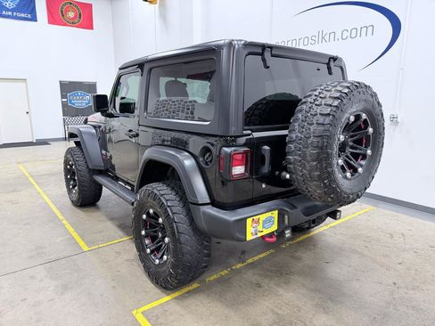 Used 2018 Jeep Wrangler Sport AWD/4WD image 5