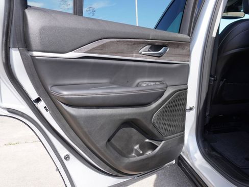 Used 2024 Jeep Grand Cherokee Limited RWD image 41