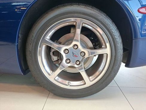 Used 2004 Chevrolet Corvette Coupe w/ Preferred Equipment Group RWD image 19